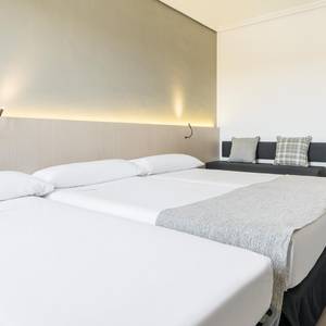 Camera doppia premium + terzo letto (2 + 1) Hotel ILUNION Las Lomas Merida