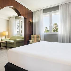 Camera junior suite Hotel ILUNION Las Lomas Merida